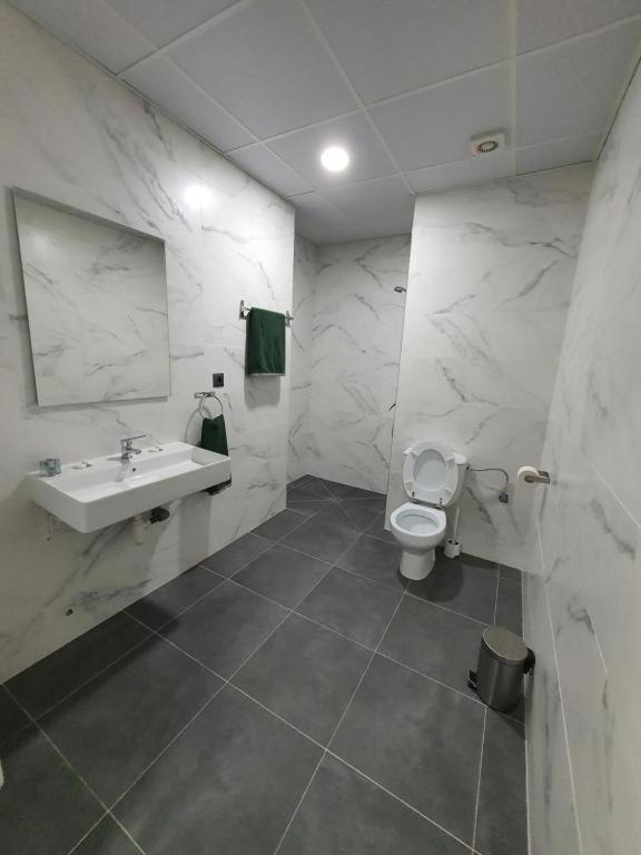 Guggenheim Riverview 5 Bedrooms *